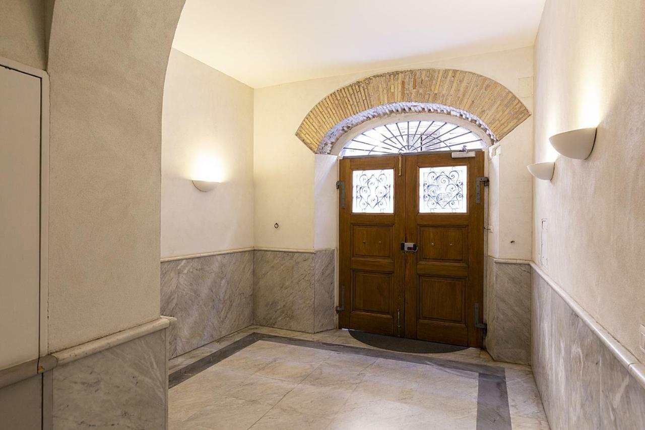 Emma's Borgo, Vatican Lägenhet